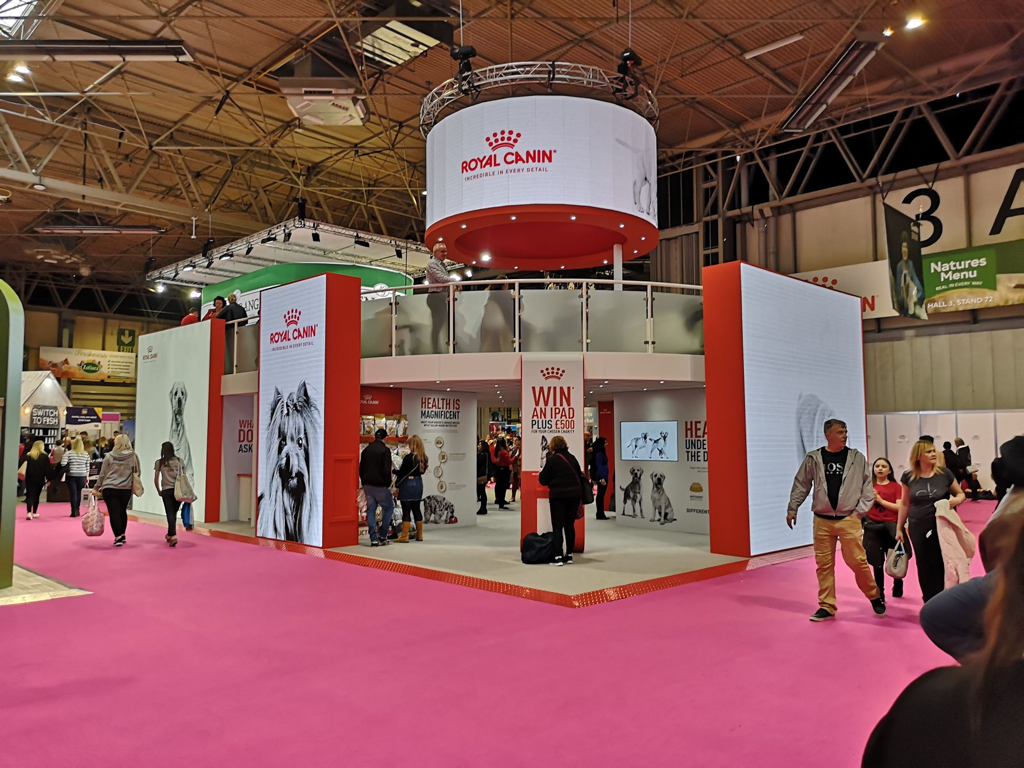 Screens on a double-deck stand, NEC