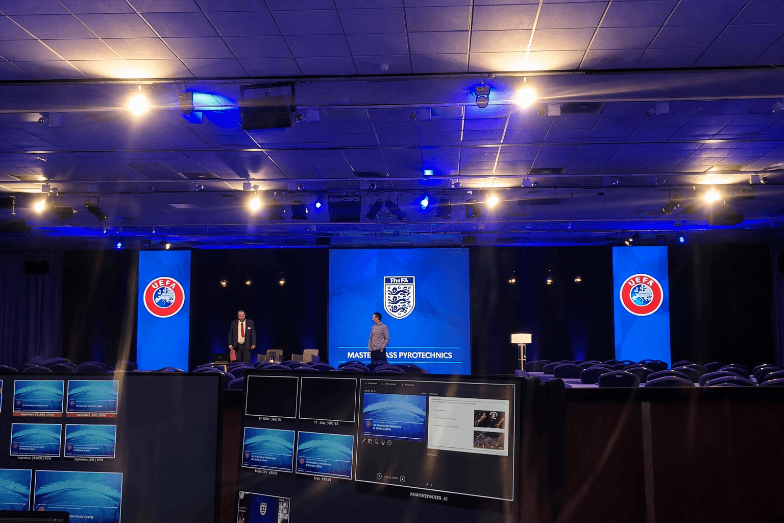 Multi-screen synchronisation